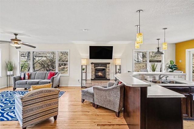 1701 NE 49th Street, Kansas City, MO 64118