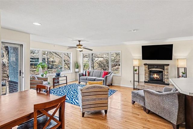 1701 NE 49th Street, Kansas City, MO 64118