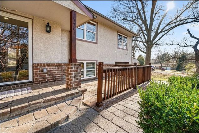 1701 NE 49th Street, Kansas City, MO 64118