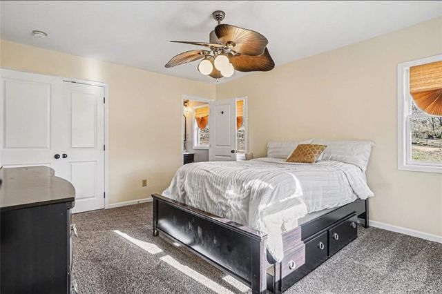 1701 NE 49th Street, Kansas City, MO 64118