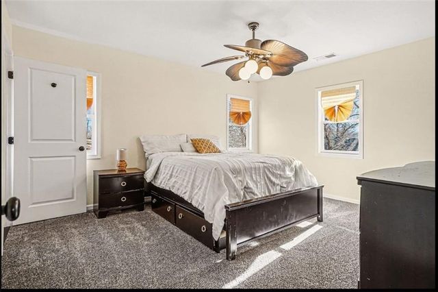 1701 NE 49th Street, Kansas City, MO 64118