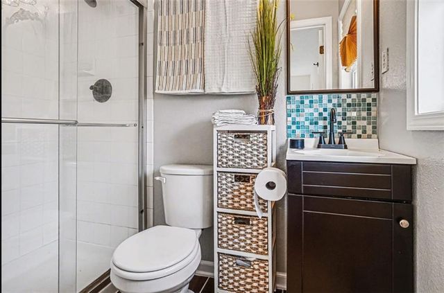 1701 NE 49th Street, Kansas City, MO 64118