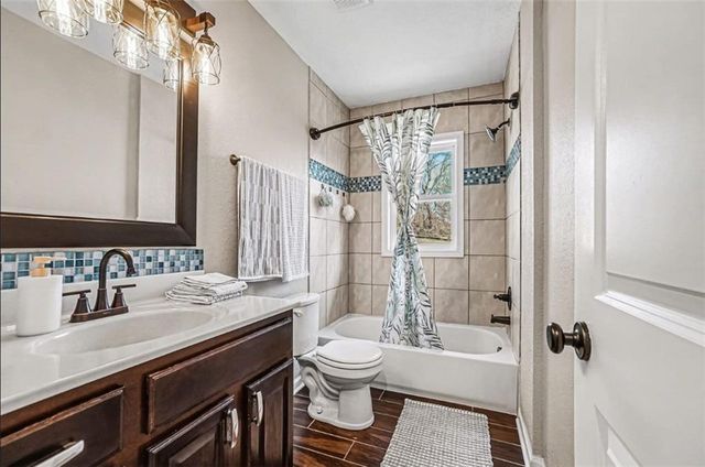 1701 NE 49th Street, Kansas City, MO 64118