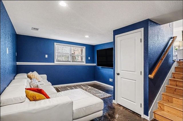 1701 NE 49th Street, Kansas City, MO 64118