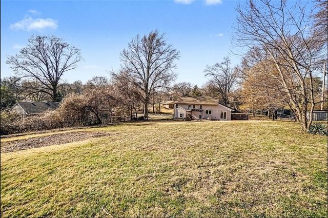 1701 NE 49th Street, Kansas City, MO 64118