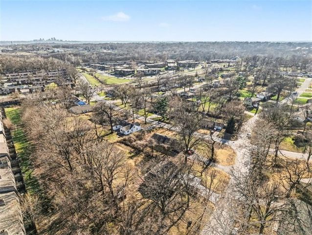 1701 NE 49th Street, Kansas City, MO 64118