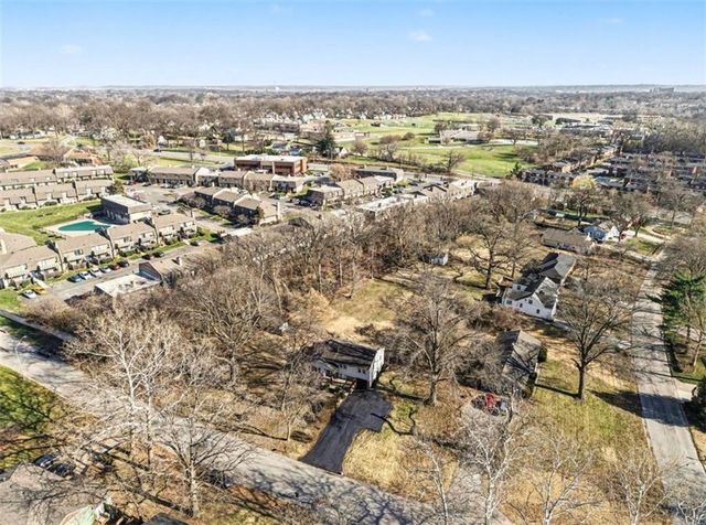 1701 NE 49th Street, Kansas City, MO 64118