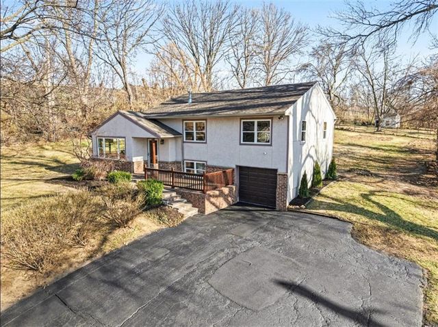 1701 NE 49th Street, Kansas City, MO 64118