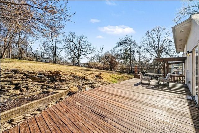 1701 NE 49th Street, Kansas City, MO 64118