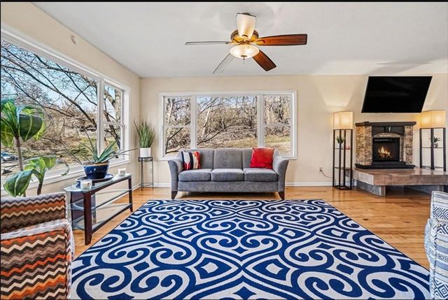 1701 NE 49th Street, Kansas City, MO 64118