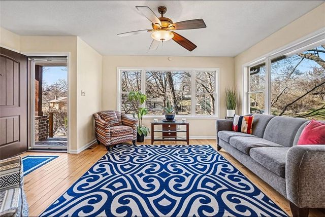 1701 NE 49th Street, Kansas City, MO 64118