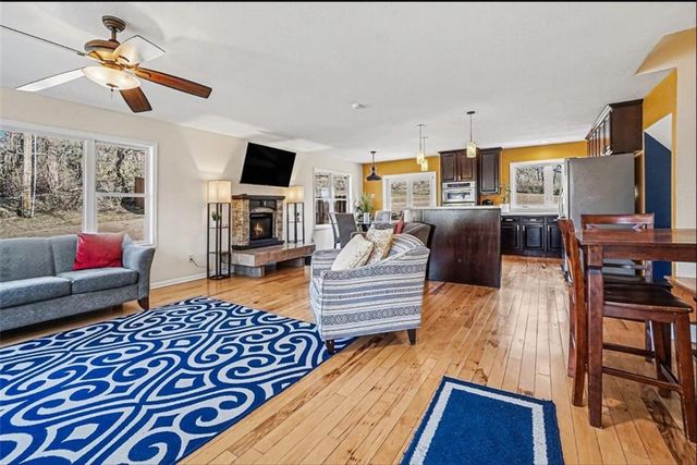 1701 NE 49th Street, Kansas City, MO 64118