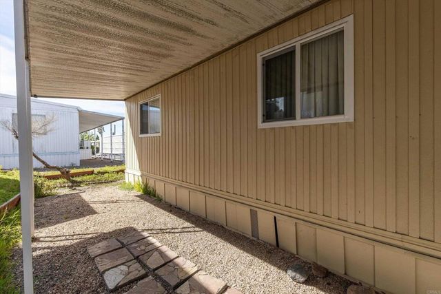 718 Sycamore 104, Vista, CA 92083