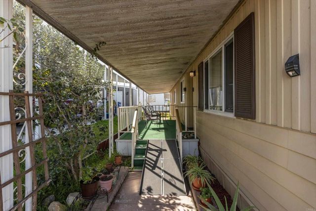 718 Sycamore 104, Vista, CA 92083