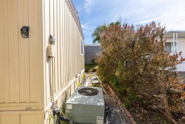 718 Sycamore 104, Vista, CA 92083