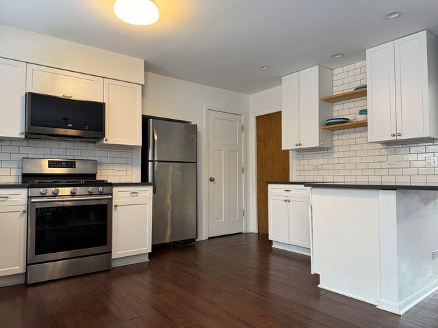 523 Elm Street, Deerfield, IL 60015