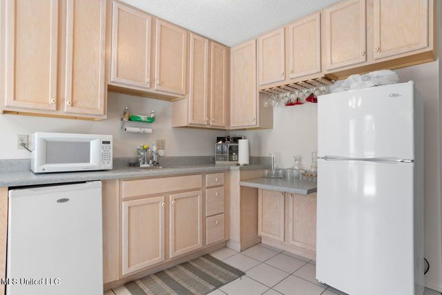 8122 Fairway Villa Drive, 22, Gautier, MS 39553