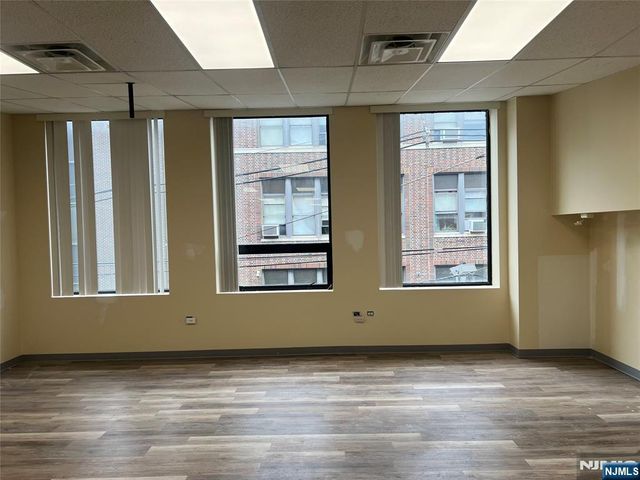 407 39th 304, Union City, NJ 07087