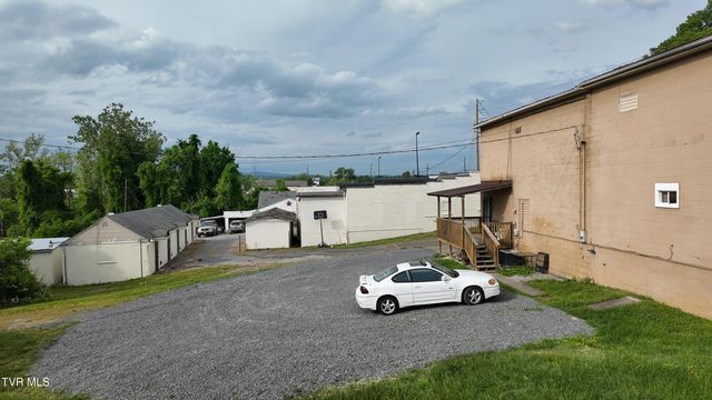 1024 S Wilcox Drive, Kingsport, TN 37660