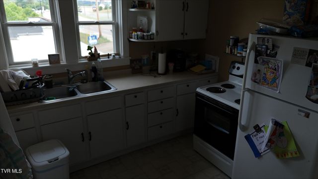 1024 S Wilcox Drive, Kingsport, TN 37660