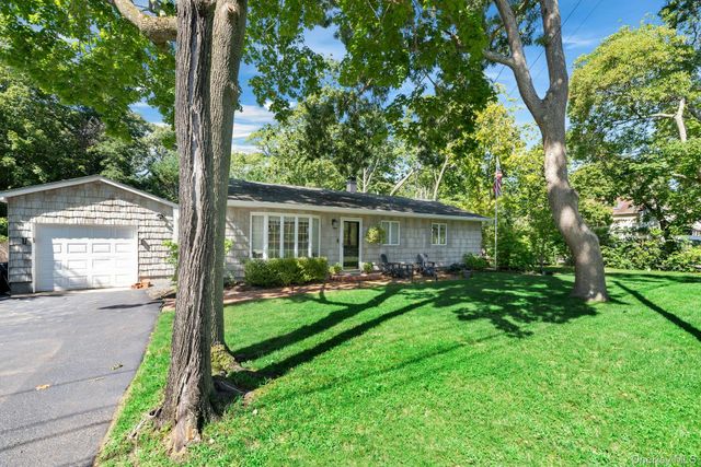 58 Reeves Road, Center Moriches, NY 11934