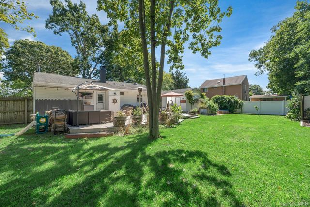 58 Reeves Road, Center Moriches, NY 11934