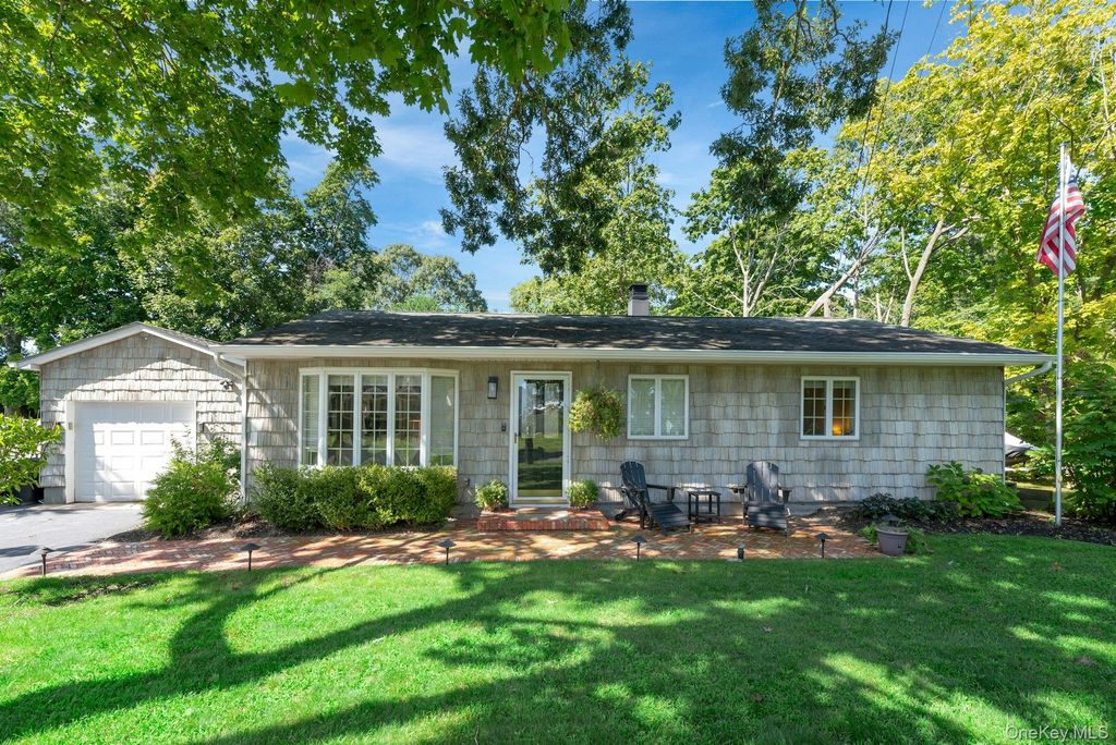 58 Reeves Road, Center Moriches, NY 11934