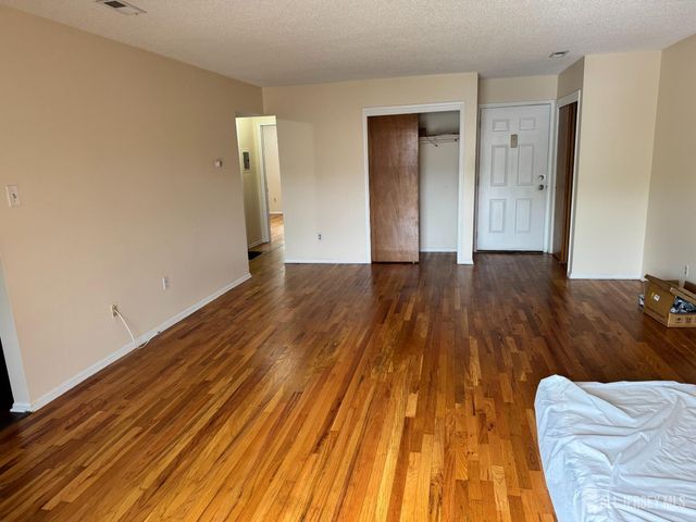 311 Edison glen ter Terrace, Edison, NJ 08837