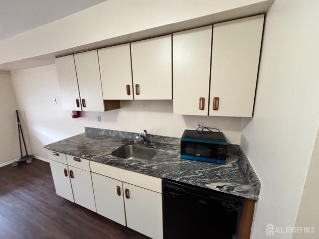 311 Edison glen ter Terrace, Edison, NJ 08837