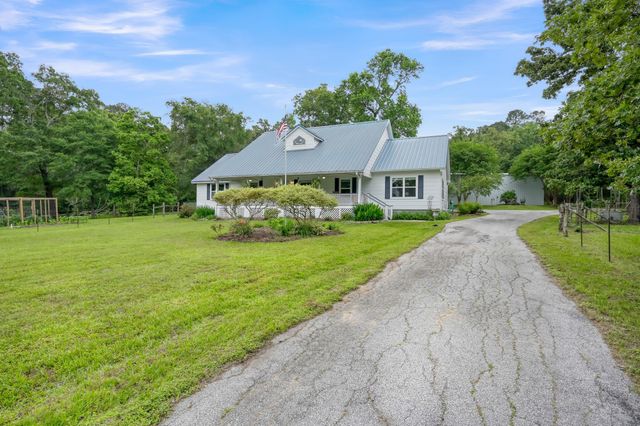 197 Sunset Lake, Huntsville, TX 77340