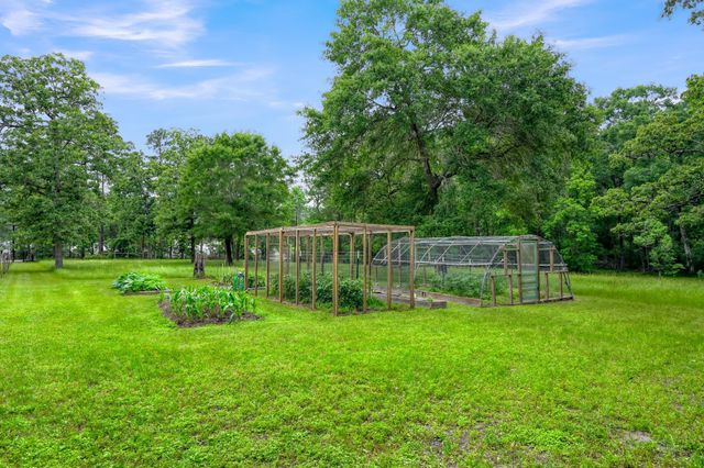 197 Sunset Lake, Huntsville, TX 77340