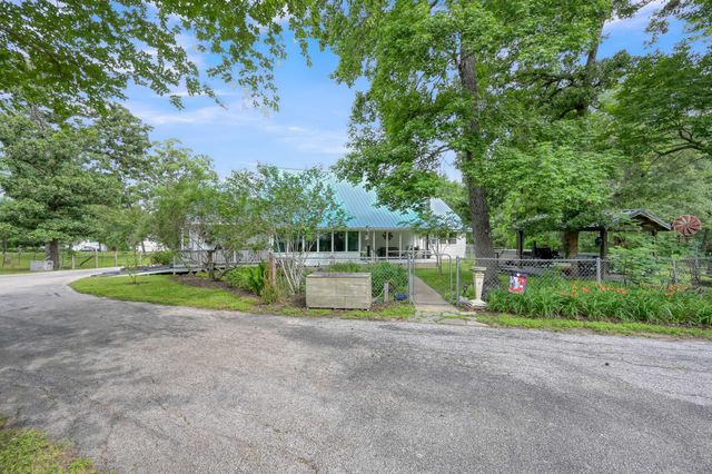197 Sunset Lake, Huntsville, TX 77340