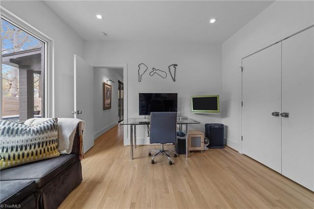 1909 W Friendly Avenue, Greensboro, NC 27403