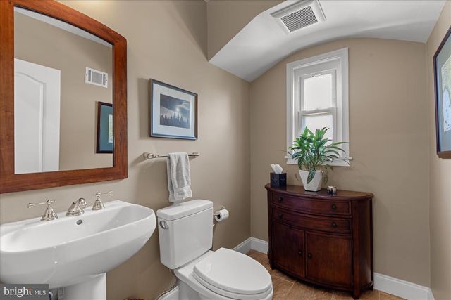 5741 27TH ST NW, Washington, DC 20015
