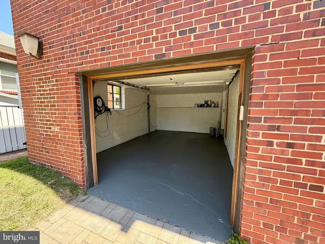 5741 27TH ST NW, Washington, DC 20015