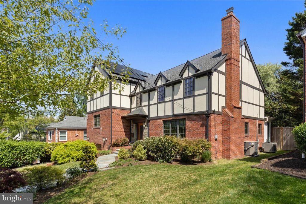 5741 27TH ST NW, Washington, DC 20015