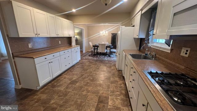 16 PENNSYLVANIA AVE, Stratford, NJ 08084