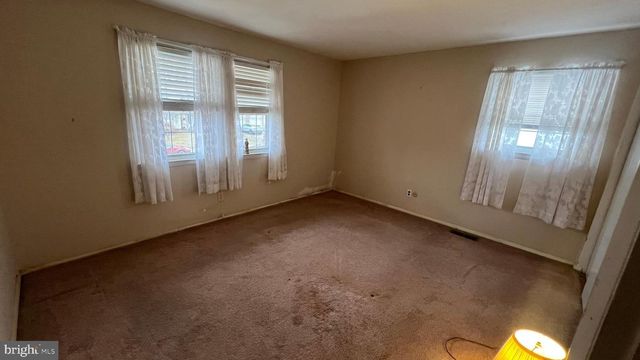 16 PENNSYLVANIA AVE, Stratford, NJ 08084