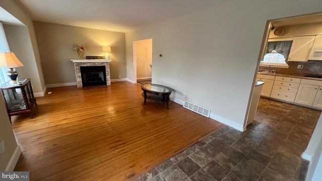 16 PENNSYLVANIA AVE, Stratford, NJ 08084