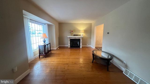 16 PENNSYLVANIA AVE, Stratford, NJ 08084