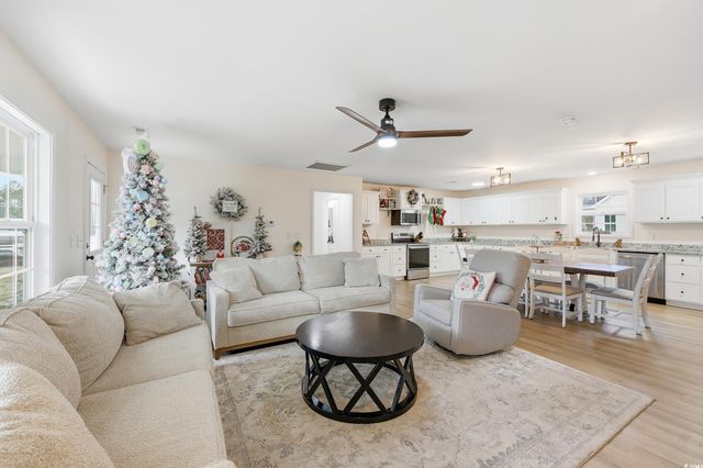 160 Leadwood St., Andrews, SC 29510