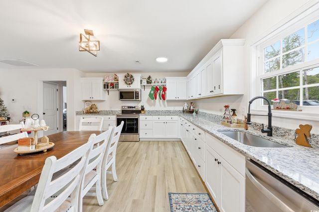 160 Leadwood St., Andrews, SC 29510