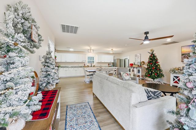 160 Leadwood St., Andrews, SC 29510