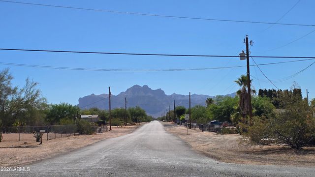 2200 N Delaware Drive 32, Apache Junction, AZ 85120