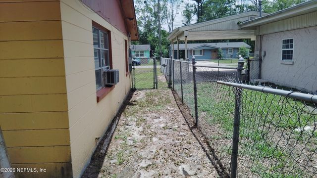 2653 SANDRA Lane, Jacksonville, FL 32208