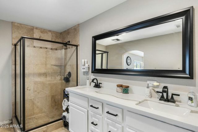 5320 E THOMAS Road, Phoenix, AZ 85018