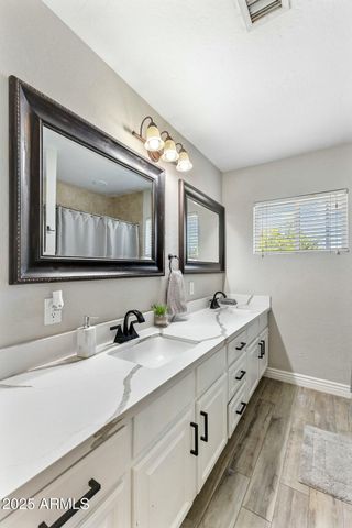 5320 E THOMAS Road, Phoenix, AZ 85018