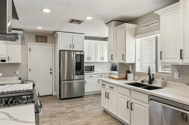 5320 E THOMAS Road, Phoenix, AZ 85018