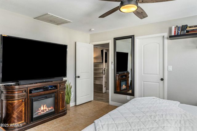 5320 E THOMAS Road, Phoenix, AZ 85018