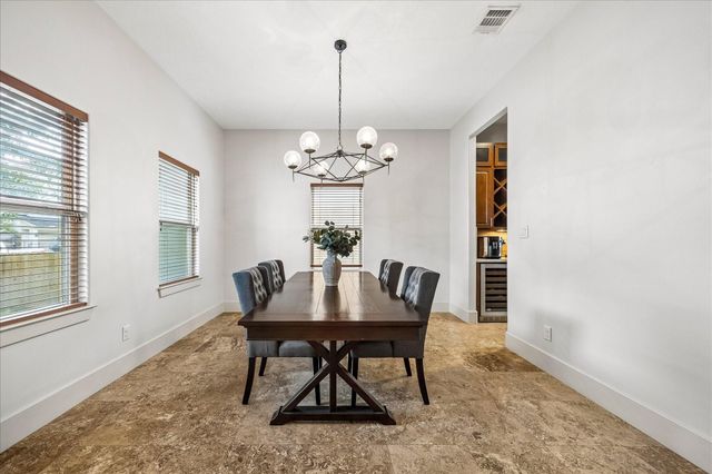 6010 Tyne Street, Houston, TX 77007
